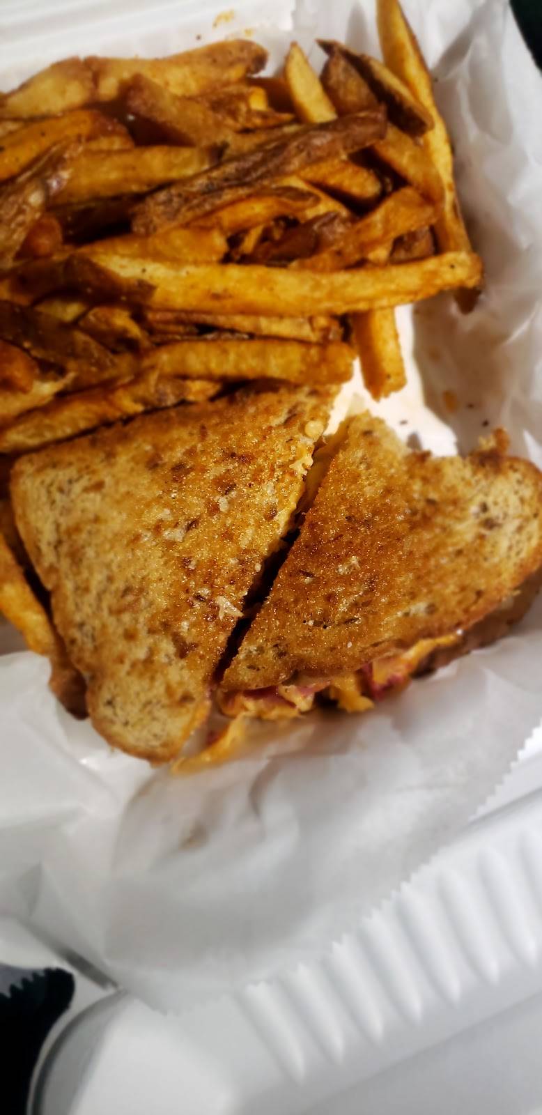 Patricks Pub and Grille | restaurant | 1207 Spring Run Road Extension, Coraopolis, PA 15108, USA | 7244579770 OR +1 724-457-9770