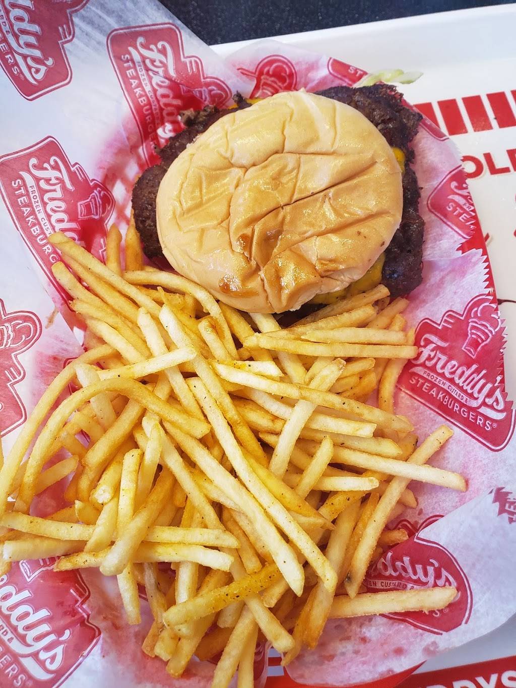 Freddys Frozen Custard & Steakburgers | restaurant | 301 N Bluff Rd, Collinsville, IL 62234, USA | 6187727184 OR +1 618-772-7184