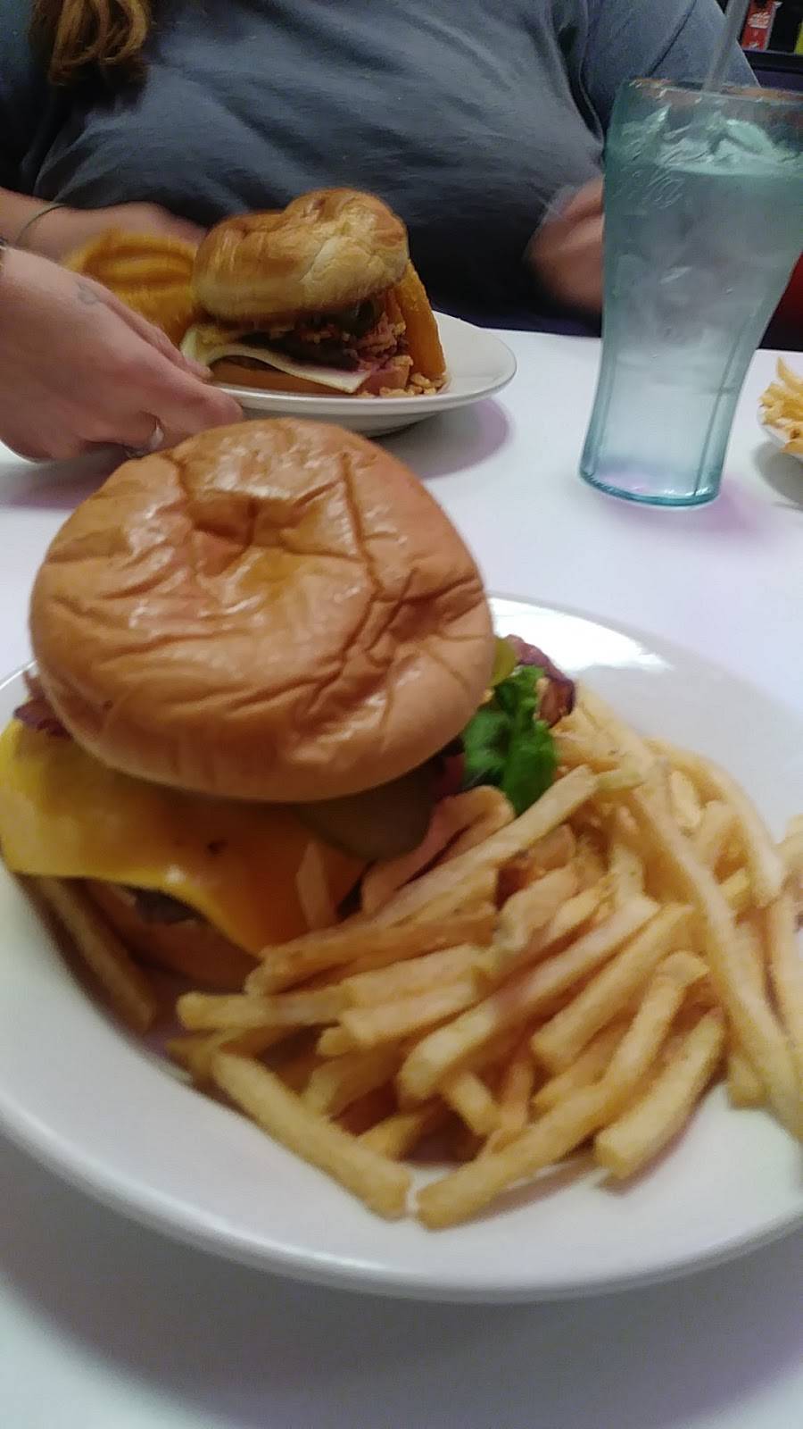 Steak n Shake | restaurant | 8101 Dr M.L.K. Jr St N, St. Petersburg, FL 33702, USA | 7275689169 OR +1 727-568-9169