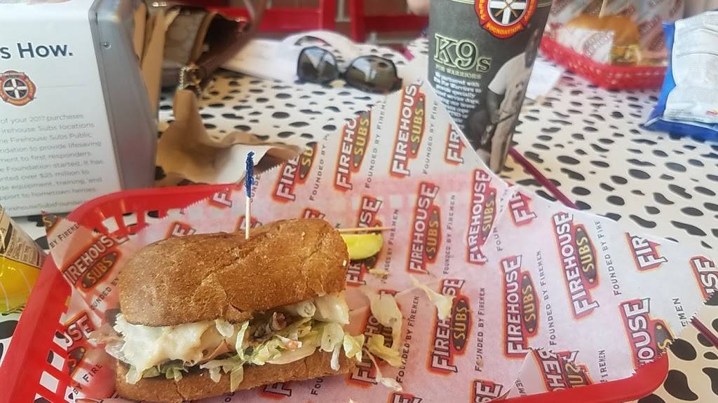 Firehouse Subs | meal delivery | 352 N Hwy 67 c, Cedar Hill, TX 75104, USA | 9722938270 OR +1 972-293-8270