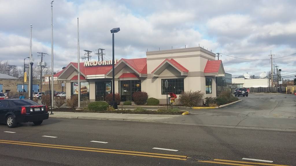 McDonalds | cafe | 3154 W Foster Ave, Chicago, IL 60625, USA | 7735394046 OR +1 773-539-4046