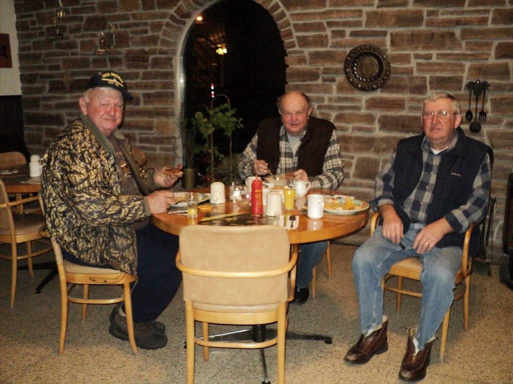 Caseys Restaurant | restaurant | 79 Clovelly Cove, Port Bolster, ON L0E 1E0, Canada | 7054371560 OR +1 705-437-1560