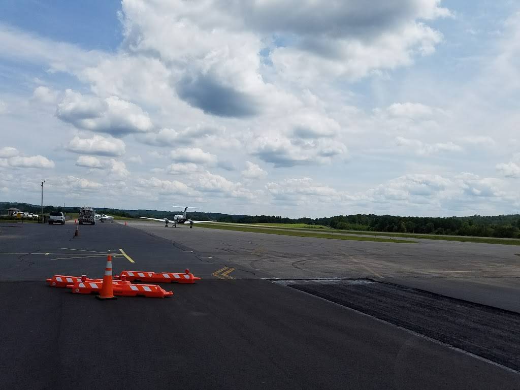 Simply Suzannes Cafe | restaurant | 525 Airport Rd, Martinsville, VA 24112, USA | 2769571142 OR +1 276-957-1142