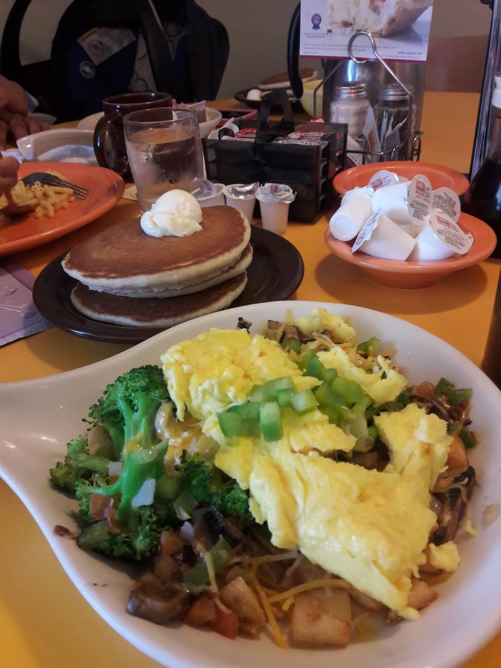 Village Inn | bakery | 921 30th Ave, Greeley, CO 80634, USA | 9703565449 OR +1 970-356-5449