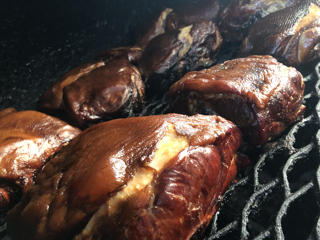 Vaughn’s Pit Stop BBQ | restaurant | 201 W College St, Bono, AR 72416, USA | 8703160702 OR +1 870-316-0702