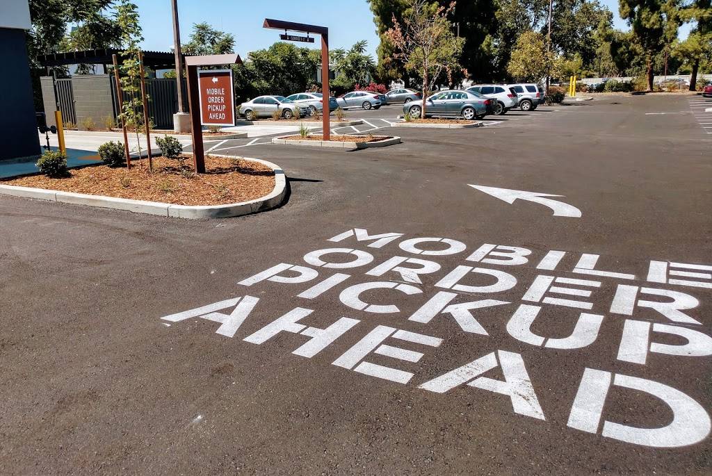 Chipotle Mexican Grill | restaurant | 962 East Ave, Chico, CA 95926, USA | 5309245953 OR +1 530-924-5953