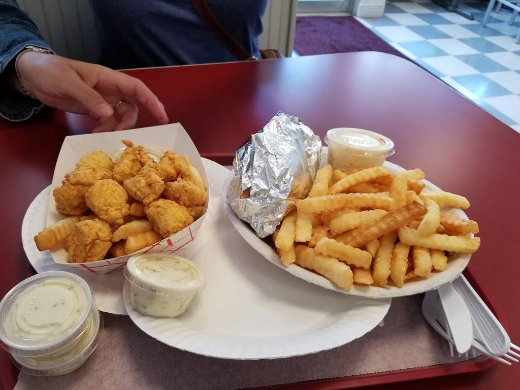 Charlies | restaurant | 188 Essex St, Lynn, MA 01902, USA | 7815958953 OR +1 781-595-8953