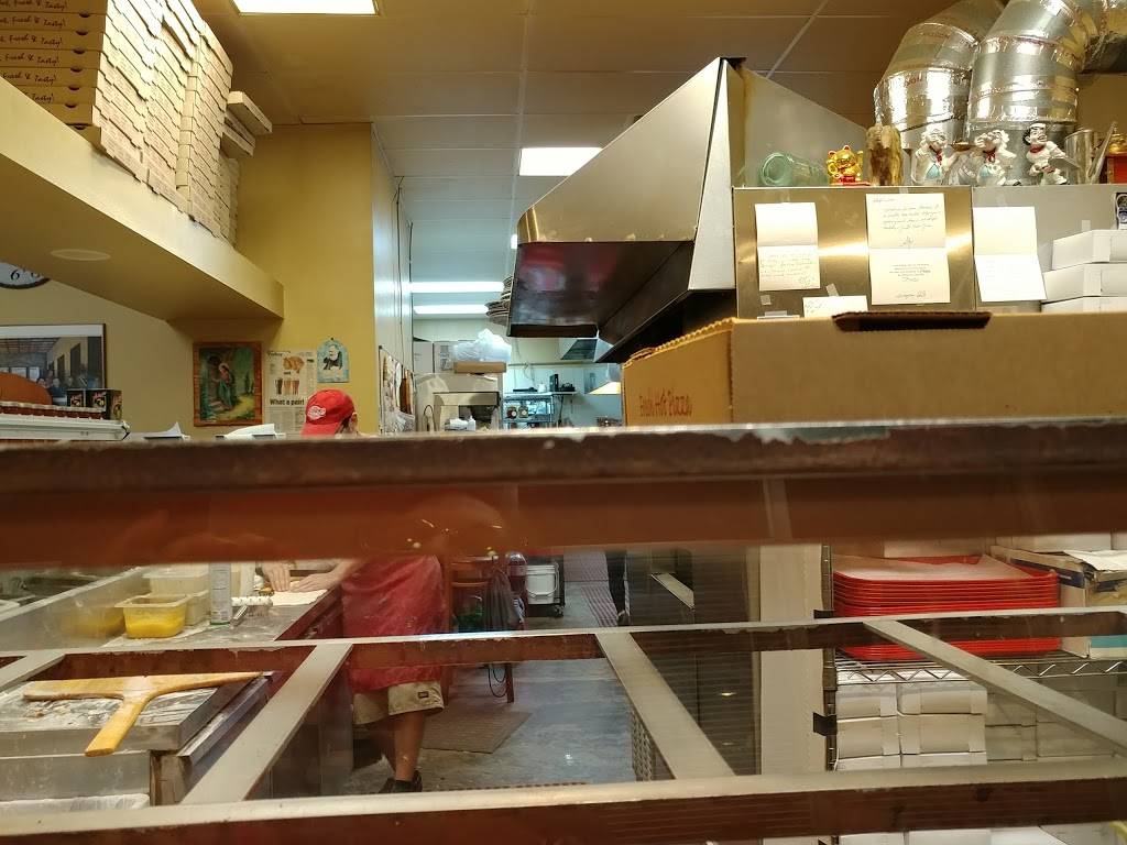 Vesuvios Pizzeria | restaurant | 4225 SE Federal Hwy, Stuart, FL 34997, USA | 7722883373 OR +1 772-288-3373