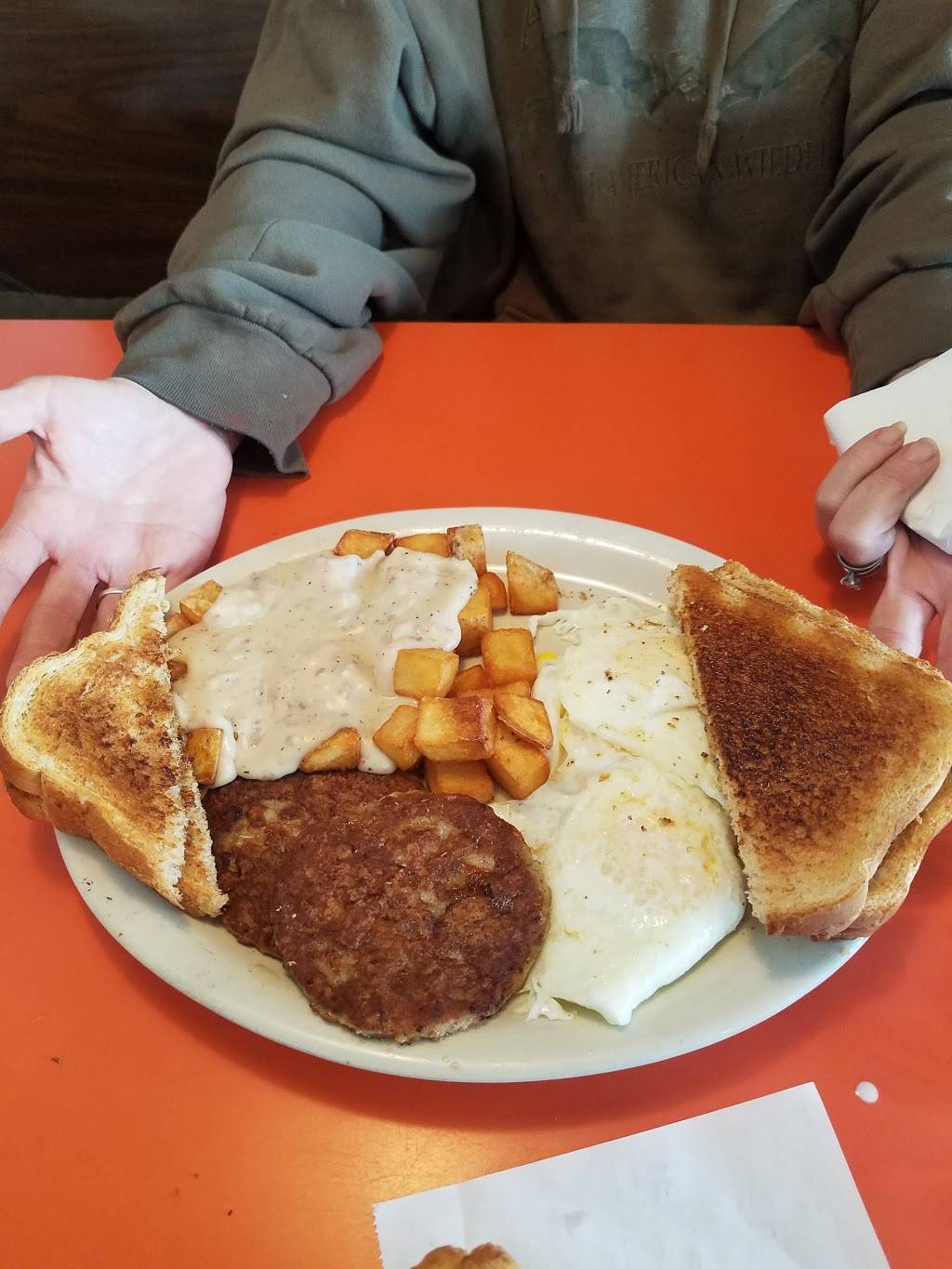 Friendlys | restaurant | 2115 Main St, Elwood, IN 46036, USA | 7655525333 OR +1 765-552-5333