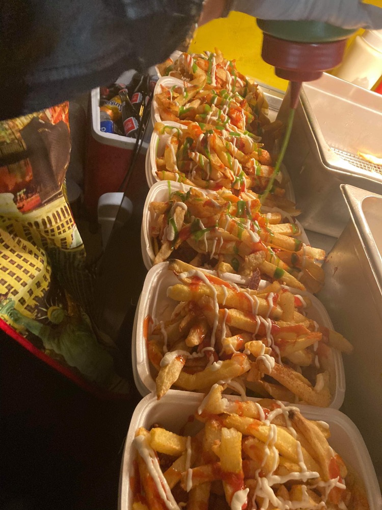 Papas con Pollo el buen gusto | restaurant | 3400 International Blvd, Oakland, CA 94601, USA | 5108307504 OR +1 510-830-7504