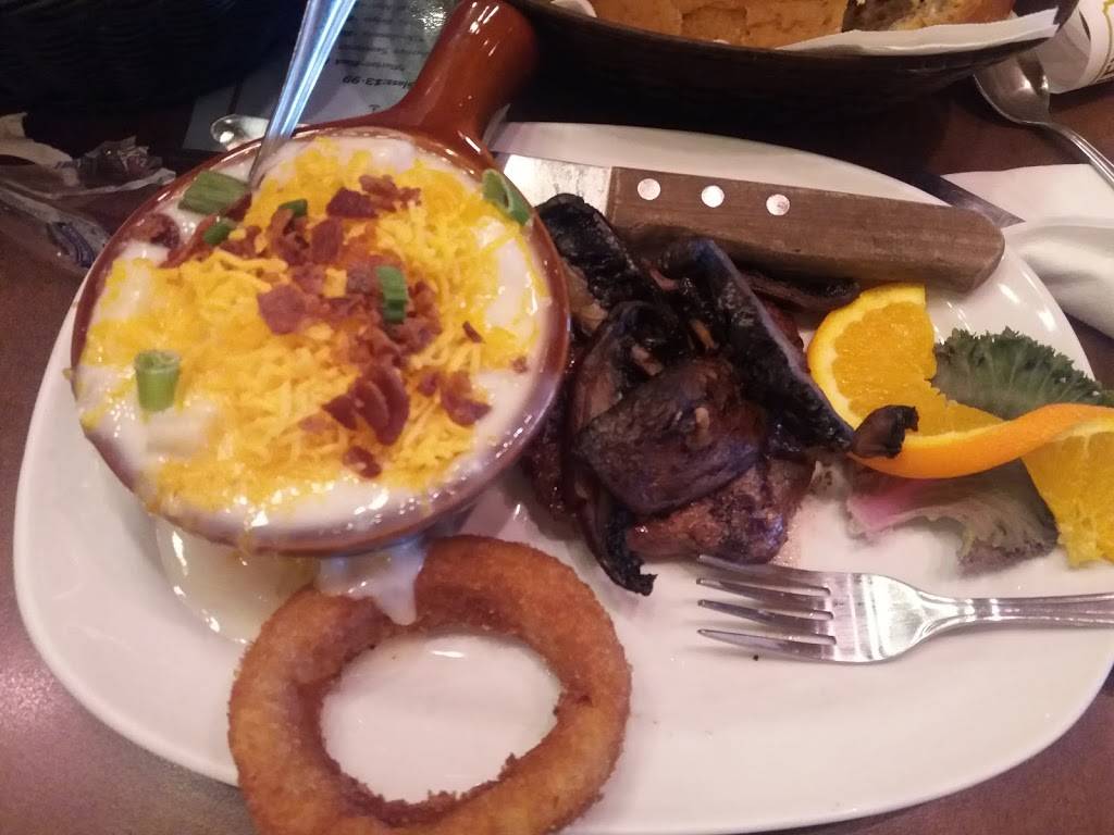 T J Willies Fine Food & Spirits | restaurant | 738 W Market St, Tiffin, OH 44883, USA | 4194472400 OR +1 419-447-2400