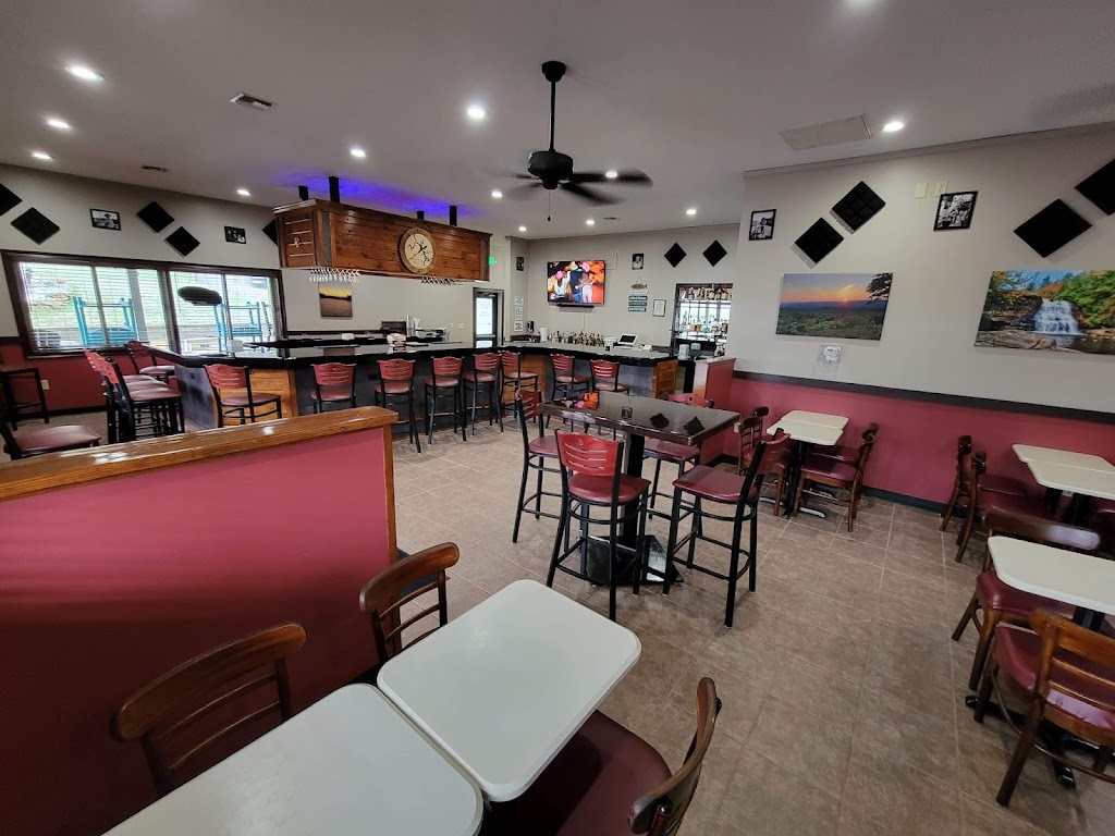 Deep creek bar and grill | restaurant | 17869 Garrett Hwy, Oakland, MD 21550, USA | 3013872424 OR +1 301-387-2424