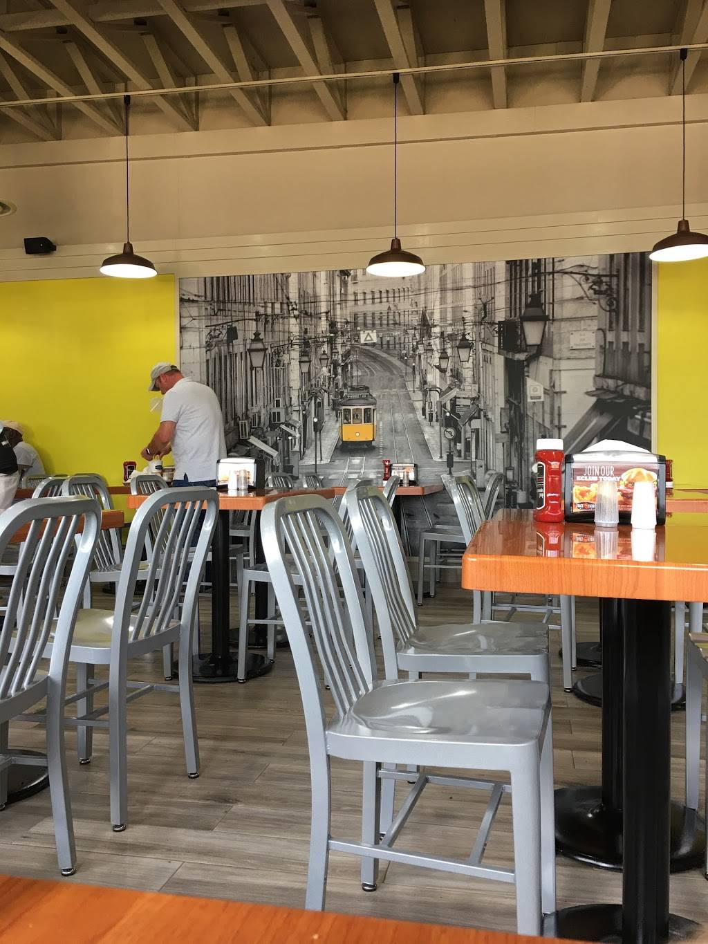 Back Yard Burgers | restaurant | 821 North Pkwy, Jackson, TN 38305, USA | 7313005220 OR +1 731-300-5220