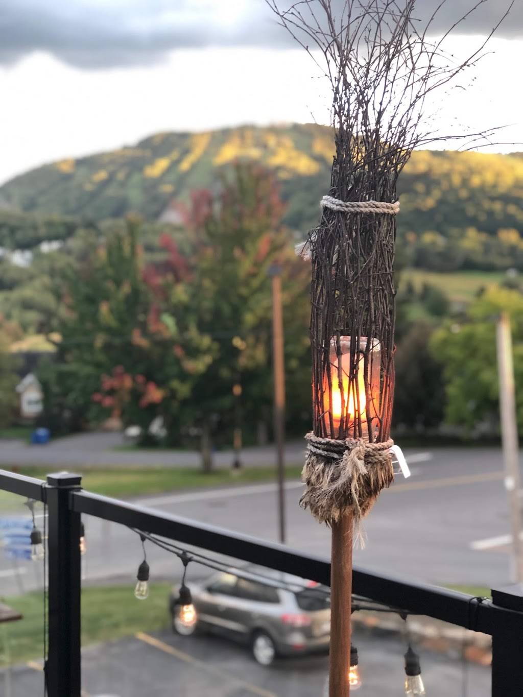 Bistro Le Calumet | restaurant | 201 Rue Champlain #201, Bromont, QC J2L 3B2, Canada | 4509199191 OR +1 450-919-9191