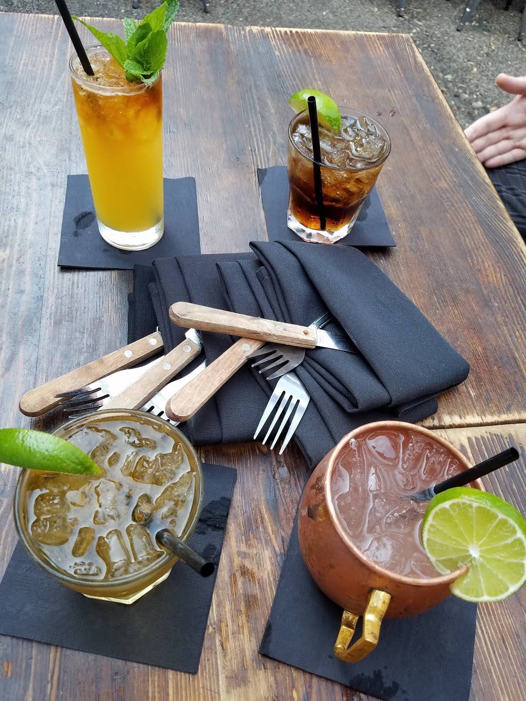 Seven Bar & Kitchen | restaurant | 224 Helena Ave, Santa Barbara, CA 93101, USA | 8058450377 OR +1 805-845-0377