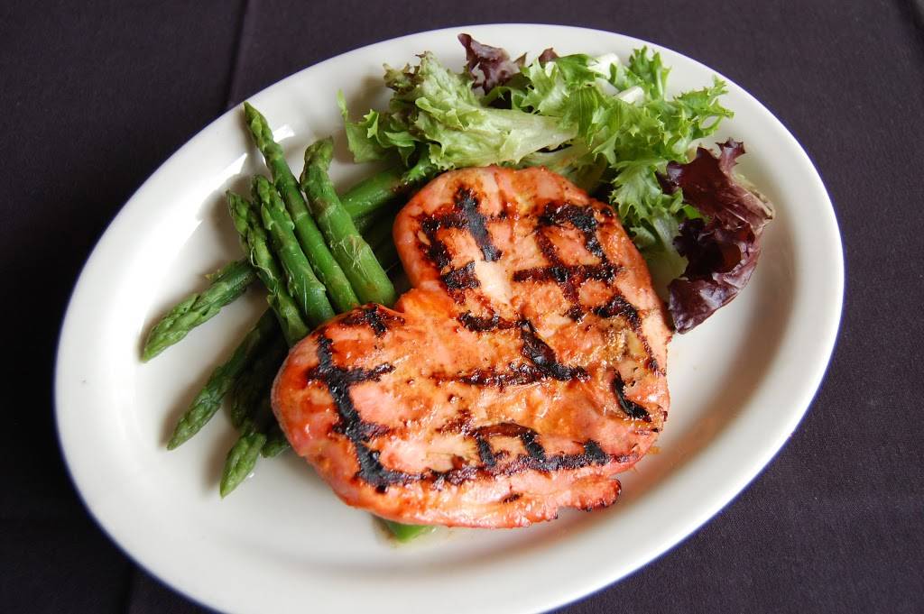 Beefeaters | restaurant | 672 SW Broad St, Southern Pines, NC 28387, USA | 9106925550 OR +1 910-692-5550