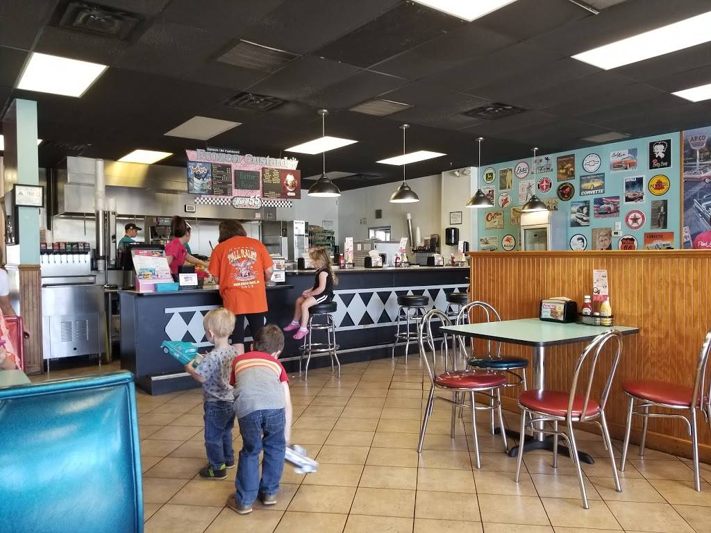 Hwy 55 Burgers Shakes & Fries | restaurant | 104 Columbus Corners Dr, Whiteville, NC 28472, USA | 9106414160 OR +1 910-641-4160