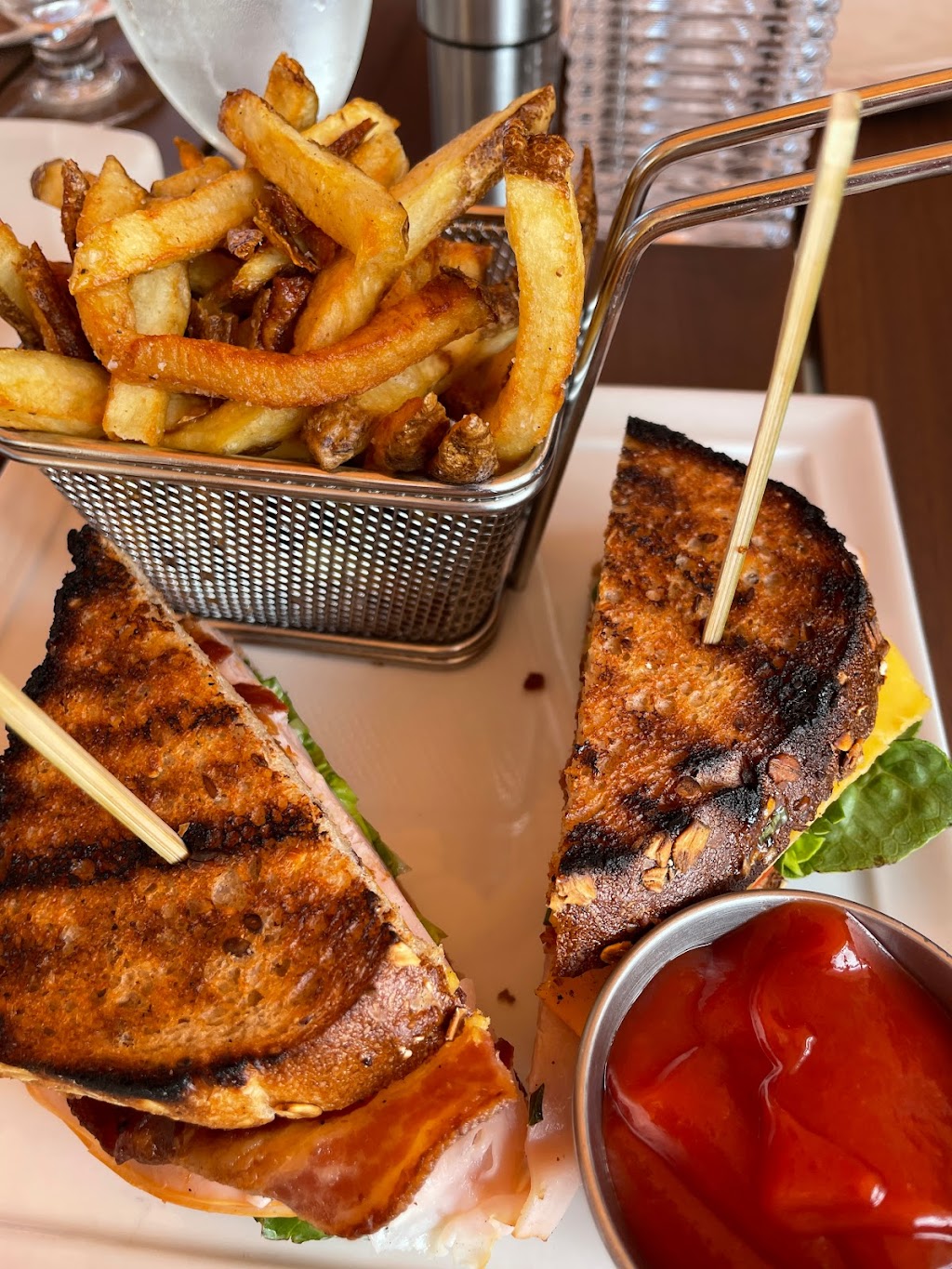 The Frost Bar & Igloo Experience | restaurant | 2907 Main St, Brewster, MA 02631, USA | 7743236013 OR +1 774-323-6013