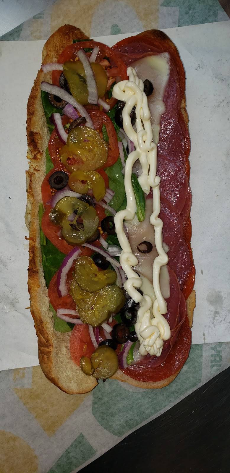 Subway | meal takeaway | 1020 D&E, Westbank Expy, Westwego, LA 70094, USA | 5043287100 OR +1 504-328-7100