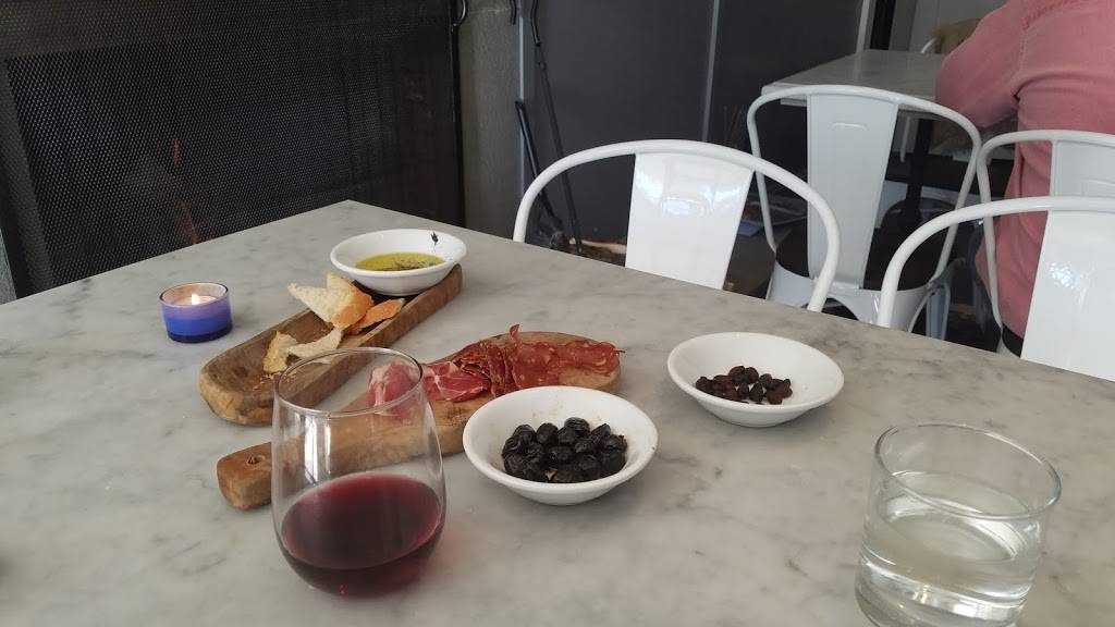 The Owl | restaurant | 18 E Shore Rd, Warren, CT 06777, USA | 8606190585 OR +1 860-619-0585