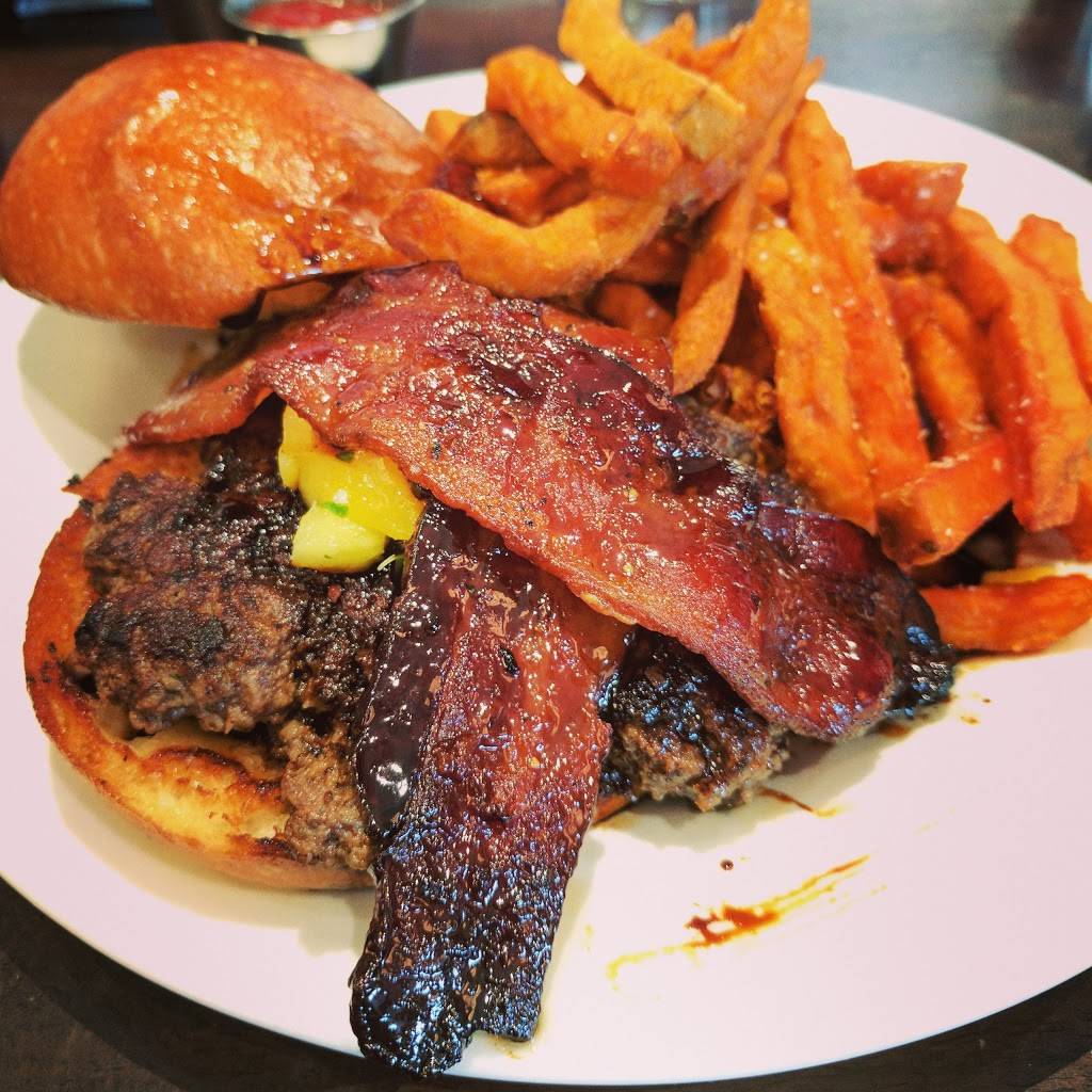 Hy-Vee Market Grille | restaurant | 1005 Hickman Rd, Waukee, IA 50263, USA | 5152162772 OR +1 515-216-2772