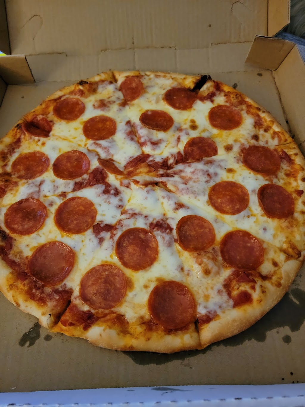 Starlights Pizza & Beer | restaurant | 2026 Riverside Ave Suite G & H, Rialto, CA 92377, USA | 9092582520 OR +1 909-258-2520