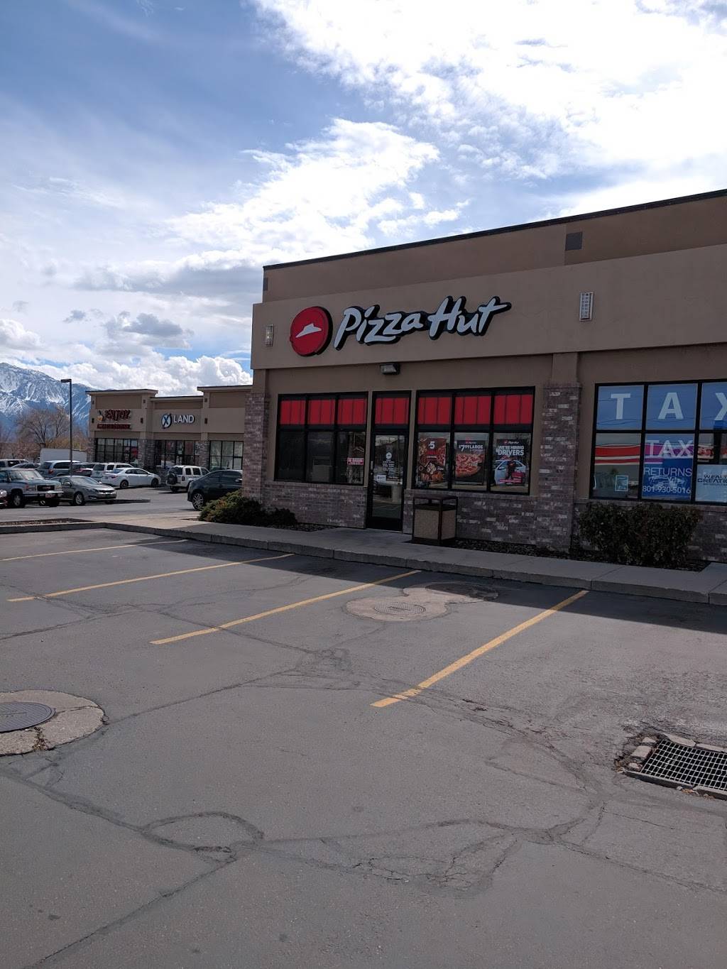 Pizza Hut | meal takeaway | 2641 W 7800 S Ste A, West Jordan, UT 84088, USA | 8015666111 OR +1 801-566-6111