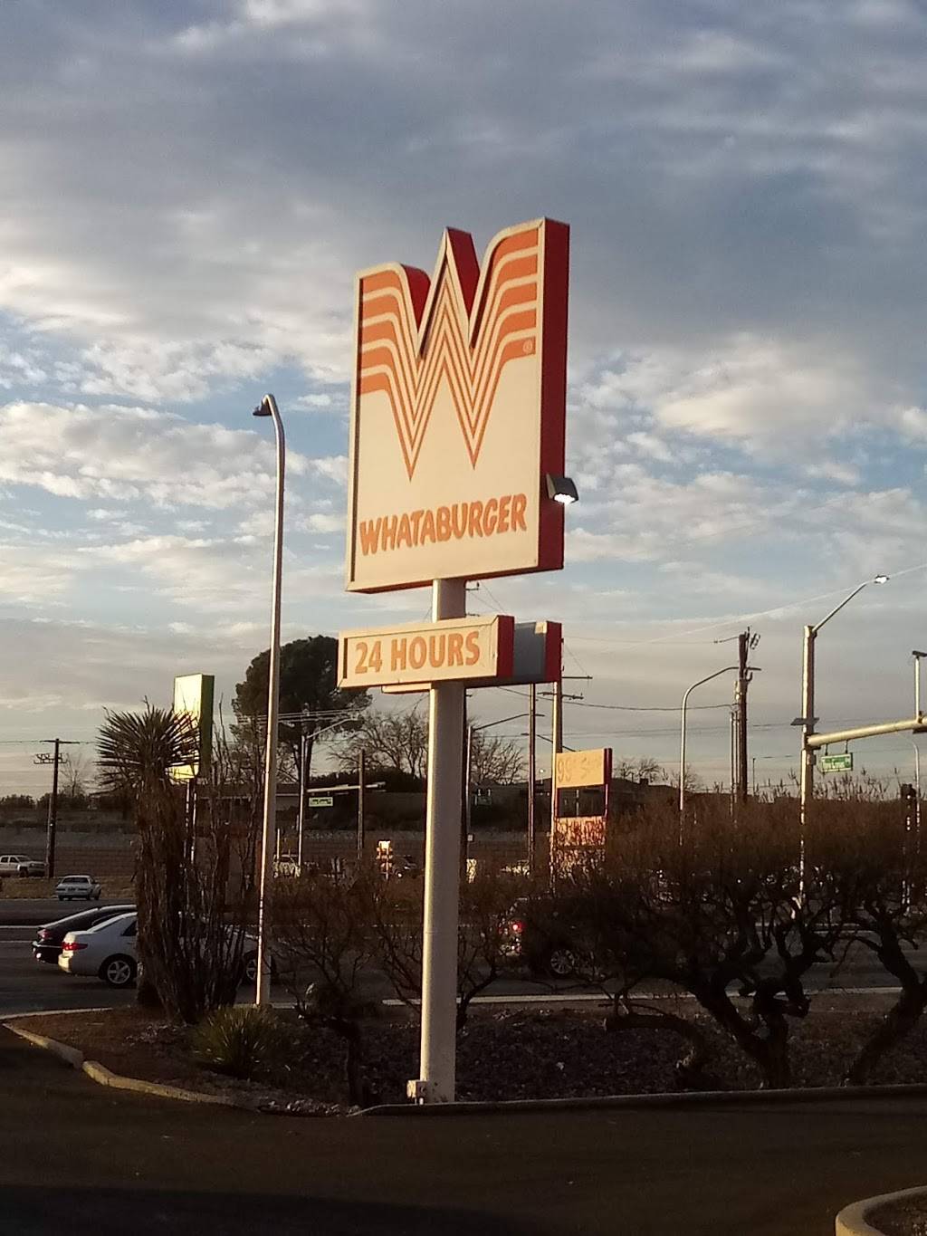 Whataburger | meal takeaway | 2460 N Main St, Las Cruces, NM 88001, USA | 5755252100 OR +1 575-525-2100