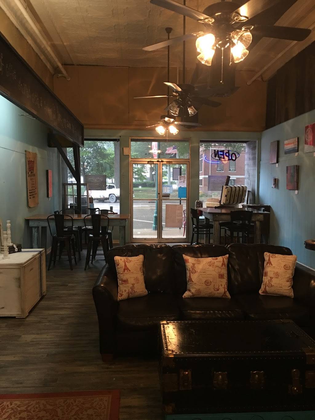 Jacks Java | cafe | 116 N Market St, Paris, TN 38242, USA | 7316424567 OR +1 731-642-4567