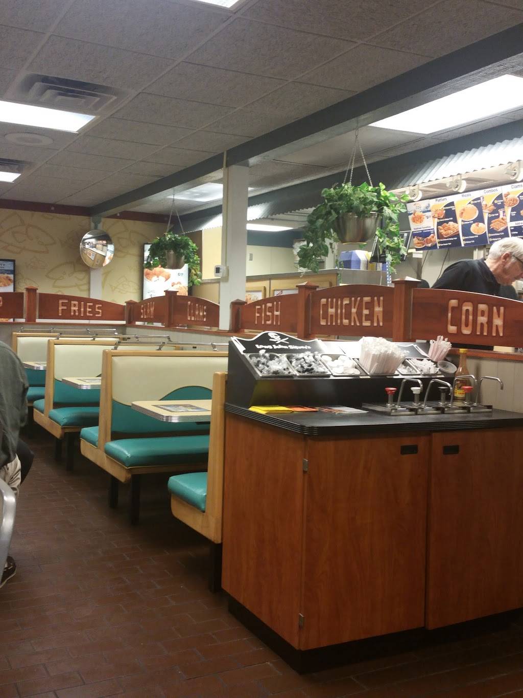 Long John Silvers | restaurant | 2805 Calumet Ave, Valparaiso, IN 46383, USA | 2194647592 OR +1 219-464-7592