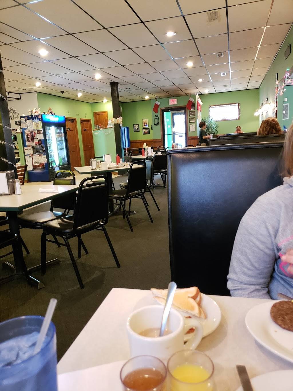 Merks Place | restaurant | 2106 W 3rd St, Farmville, VA 23901, USA | 4343924746 OR +1 434-392-4746