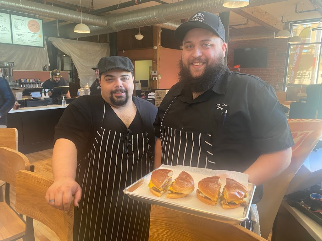 Mister Sizzles | restaurant | 346 Connecticut St, Buffalo, NY 14213, USA | 7169194949 OR +1 716-919-4949