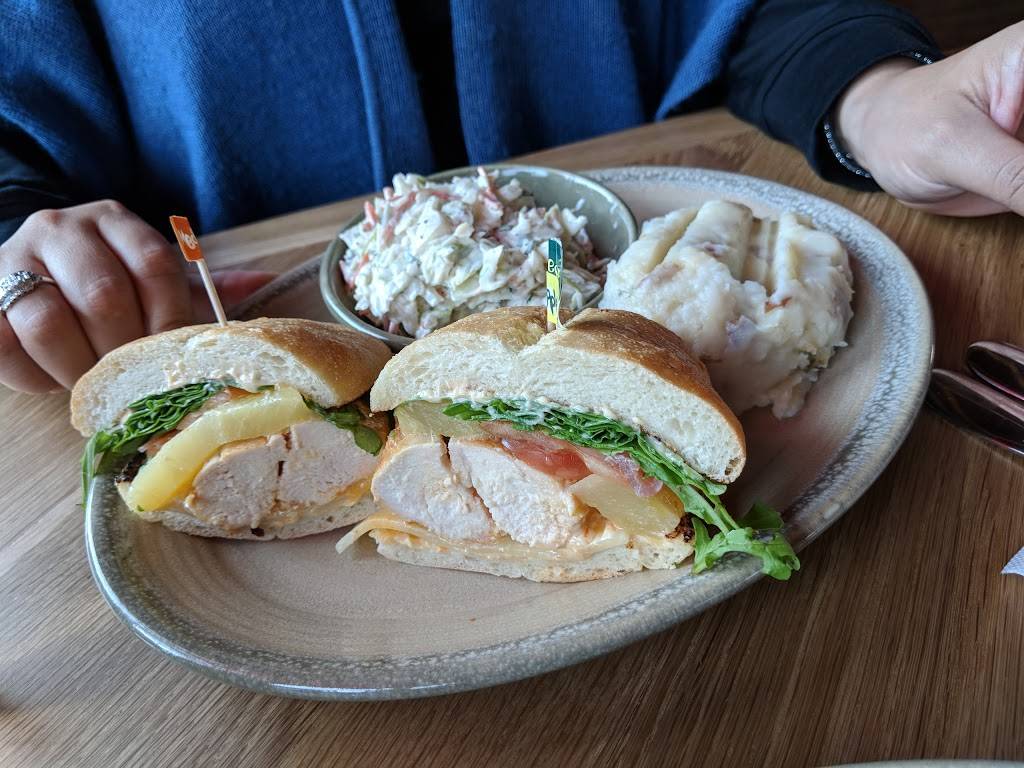 Nandos Peri-Peri | restaurant | 12120 Sunset Hills Rd, Reston, VA 20190, USA | 5716655806 OR +1 571-665-5806