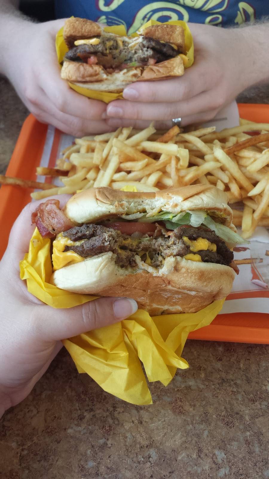 Whataburger | restaurant | 123 Creekside Crossing, New Braunfels, TX 78130, USA | 8306430414 OR +1 830-643-0414