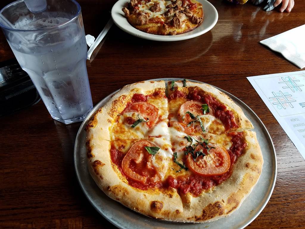 Old Chicago Pizza and Taproom | restaurant | 2495 S Oneida St, Green Bay, WI 54304, USA | 9208841112 OR +1 920-884-1112