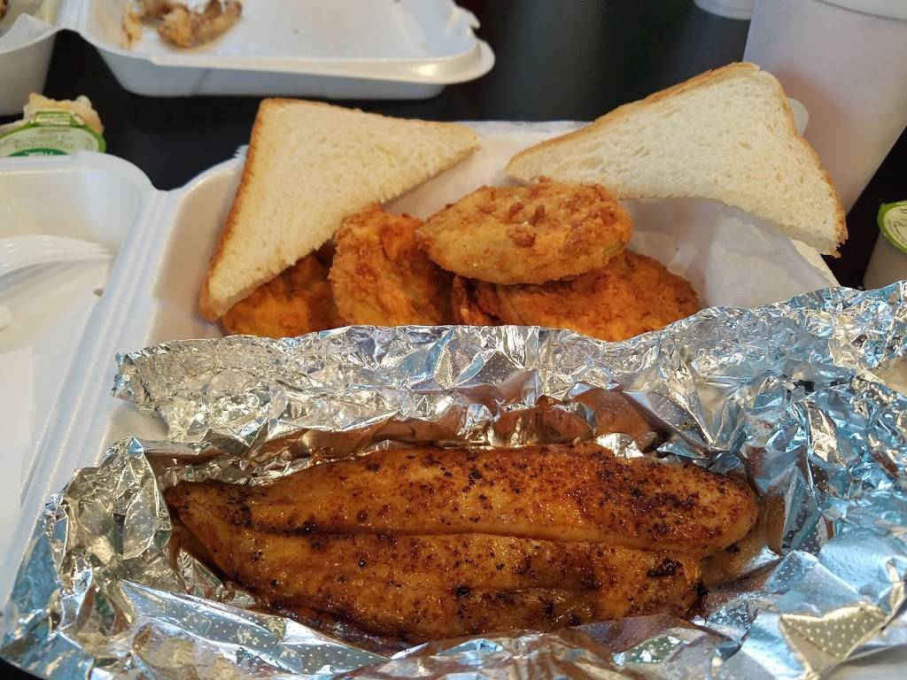 The Chicken Coop | restaurant | 210A N Memphis St, Holly Springs, MS 38635, USA | 6625512357 OR +1 662-551-2357