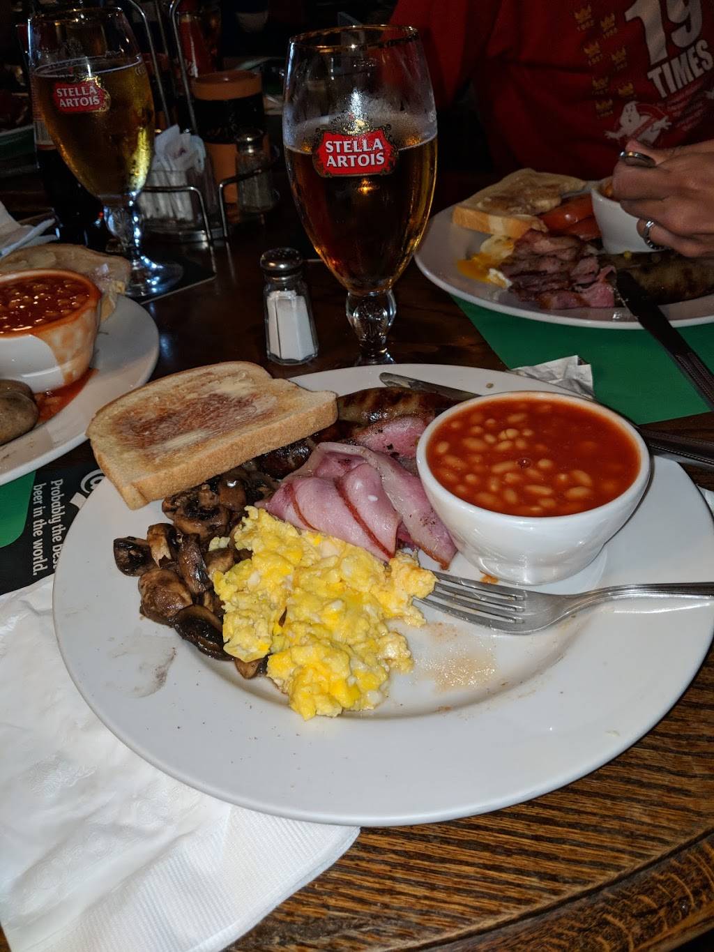 The Fox and Hounds | restaurant | 11100 Ventura Blvd, Studio City, CA 91604, USA | 8187637837 OR +1 818-763-7837