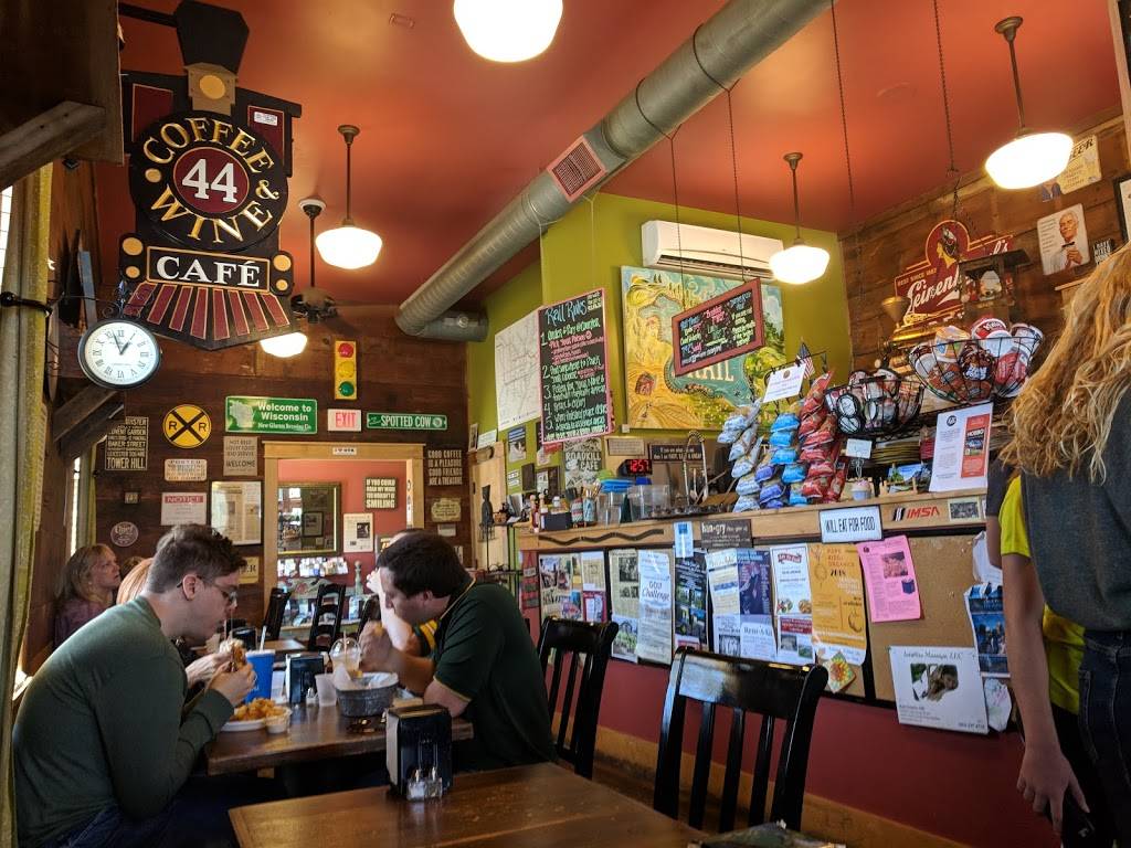 Off the Rail | restaurant | 44 Gottfried St, Elkhart Lake, WI 53020, USA | 9208764194 OR +1 920-876-4194