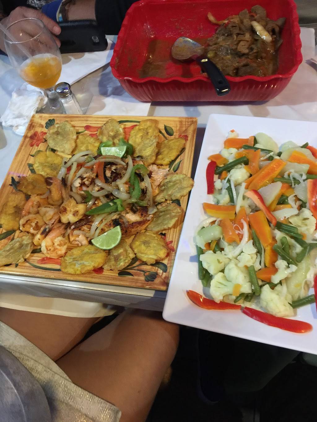 Villa Mar Bar & Restaurant | restaurant | 481 Hempstead Turnpike, Elmont, NY 11003, USA | 5163267643 OR +1 516-326-7643