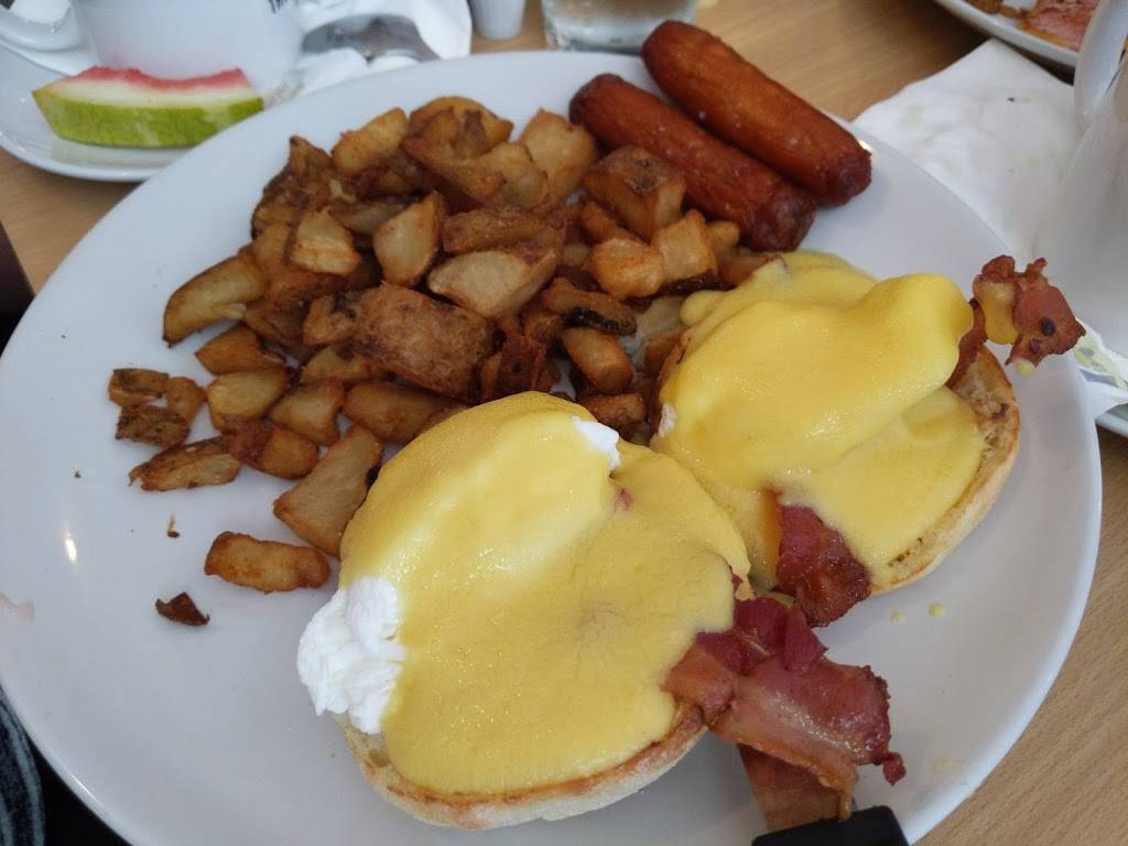 The Lighthouse Restaurant | restaurant | 199 High St, Southampton, ON N0H 2L0, Canada | 5197972095 OR +1 519-797-2095