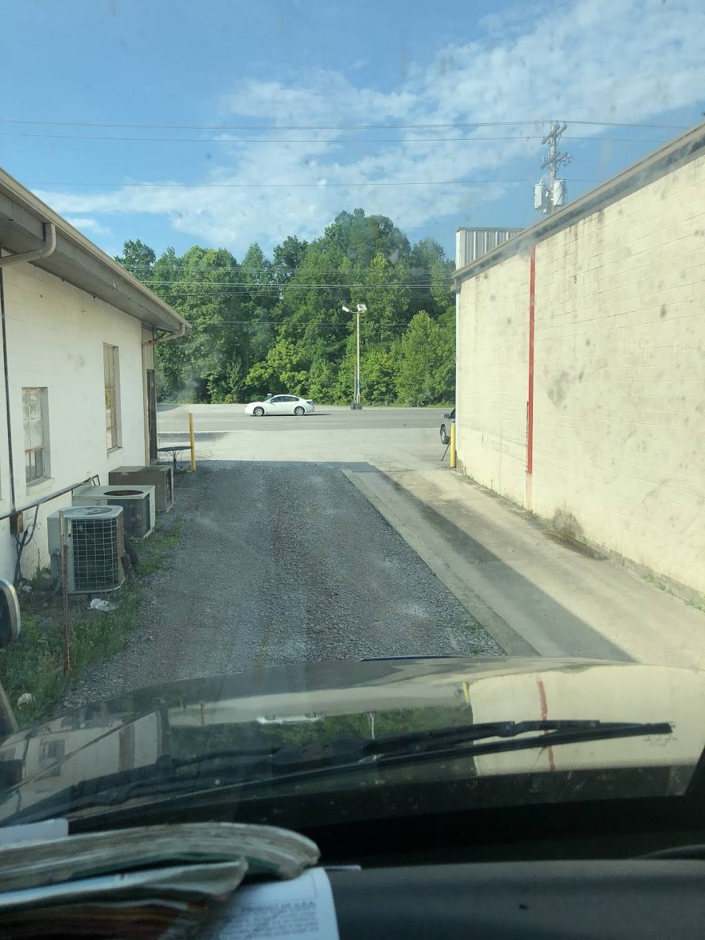 Ginos Bar-B-Q | restaurant | 632 W Broad St, Smithville, TN 37166, USA | 6155976400 OR +1 615-597-6400