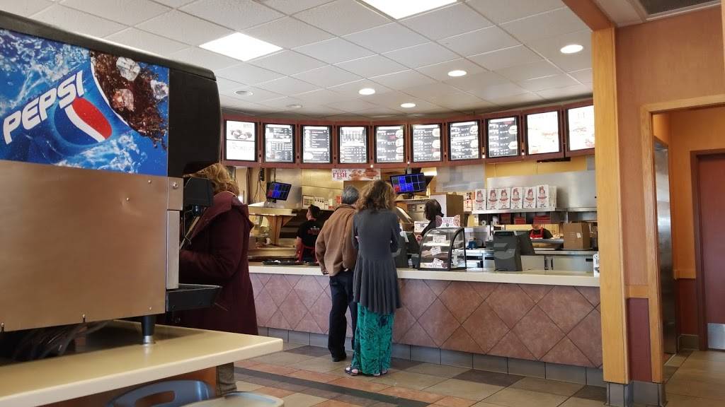 Arbys | restaurant | 225 Mid Rivers Mall Dr, St Peters, MO 63376, USA | 6369701300 OR +1 636-970-1300