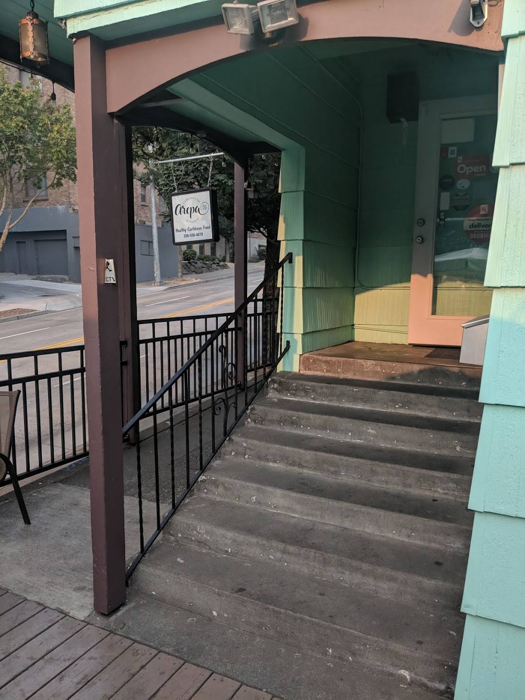 Arepa Venezuelan Kitchen | restaurant | 1405 NE 50th St, Seattle, WA 98105, USA | 2065564879 OR +1 206-556-4879