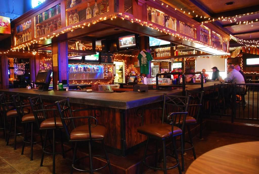 BIGS Fullerton | restaurant | 323 N State College Blvd, Fullerton, CA 92831, USA | 7145264950 OR +1 714-526-4950