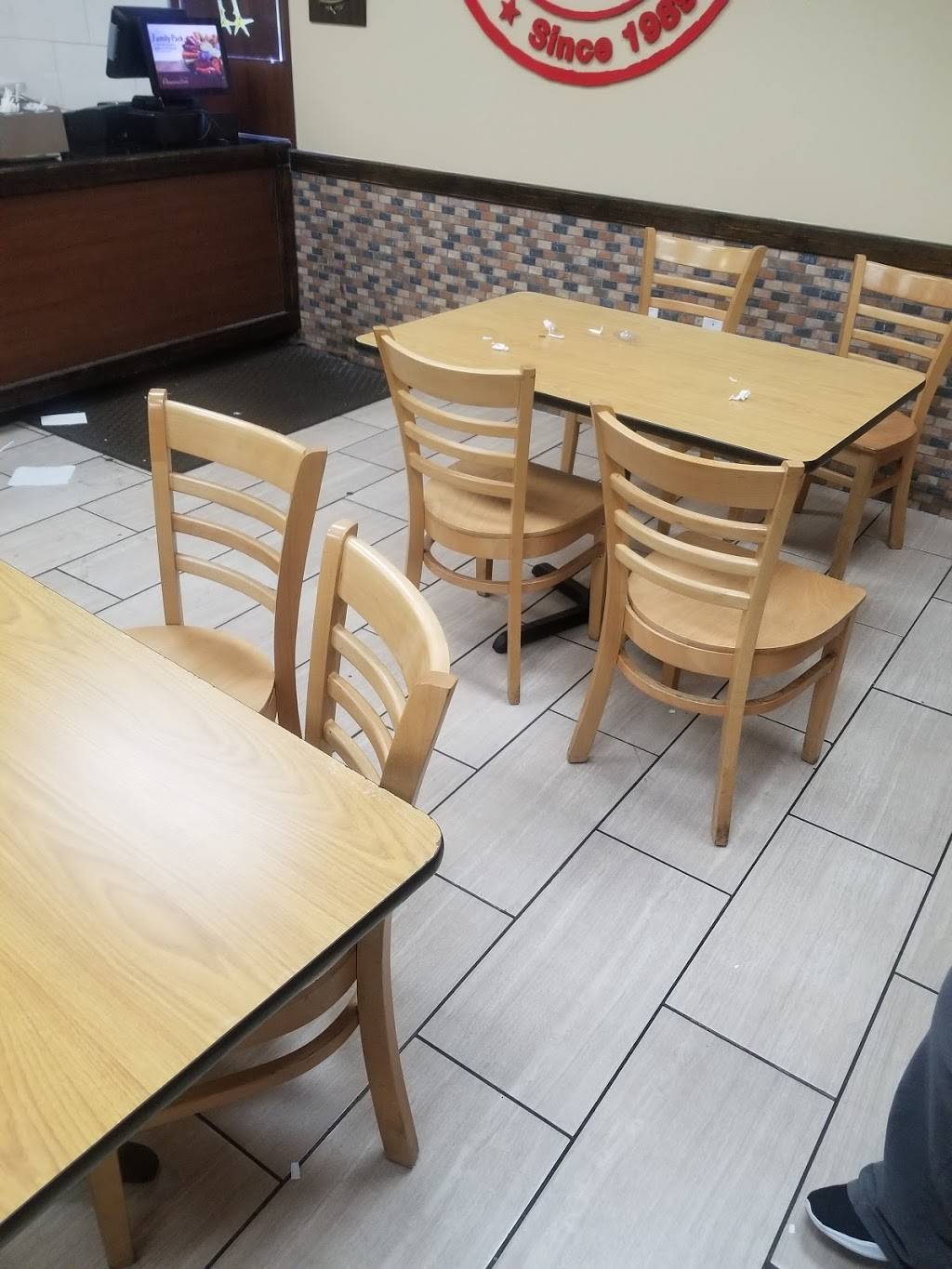 American Deli | restaurant | 5430 N Tryon St #16, Charlotte, NC 28213, USA | 7045999324 OR +1 704-599-9324