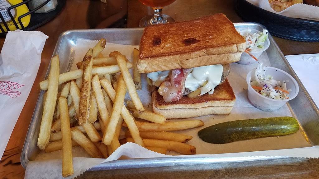 D.C. Cobbs | restaurant | 226 Main St, Woodstock, IL 60098, USA | 8152065580 OR +1 815-206-5580