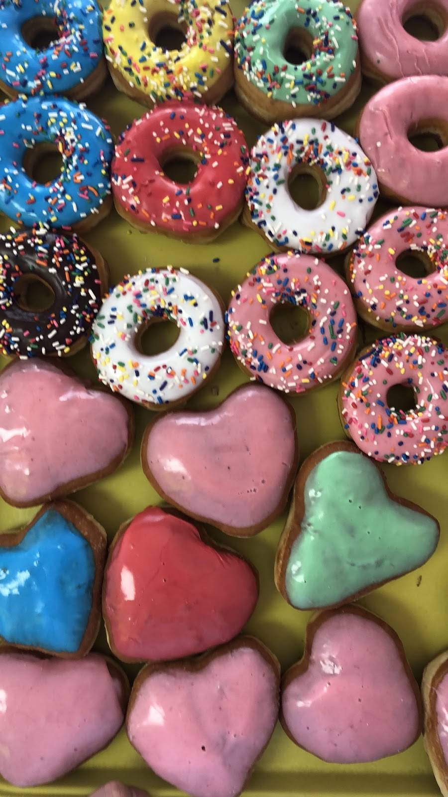 Snowflake Donuts | restaurant | 24525 Gosling Rd h, Spring, TX 77389, USA | 2815167763 OR +1 281-516-7763