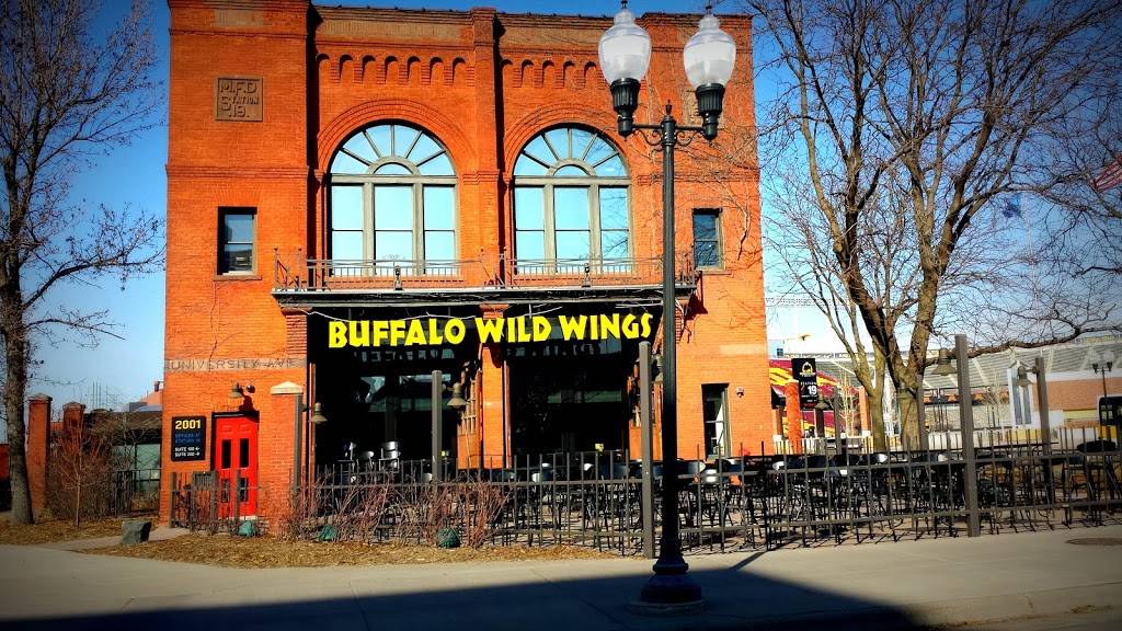 Buffalo Wild Wings | meal takeaway | 2001 University Ave SE #100, Minneapolis, MN 55455, USA | 6126179464 OR +1 612-617-9464