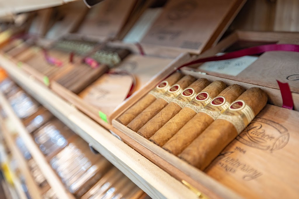 eLite Smoke Shop | meal takeaway | 1992 N Jerusalem Rd, North Bellmore, NY 11710, USA | 5163853761 OR +1 516-385-3761