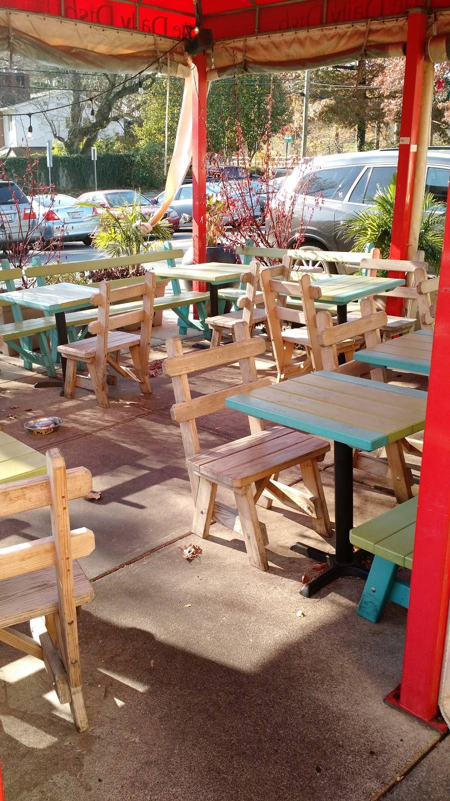 The Daily Dish | restaurant | 8301 Grubb Rd, Silver Spring, MD 20910, USA | 3015886300 OR +1 301-588-6300